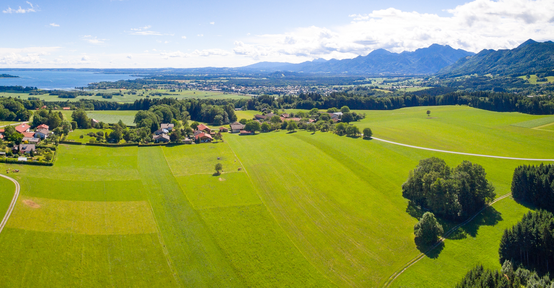 Ein Panoramabild von einer Stadt in Bayern