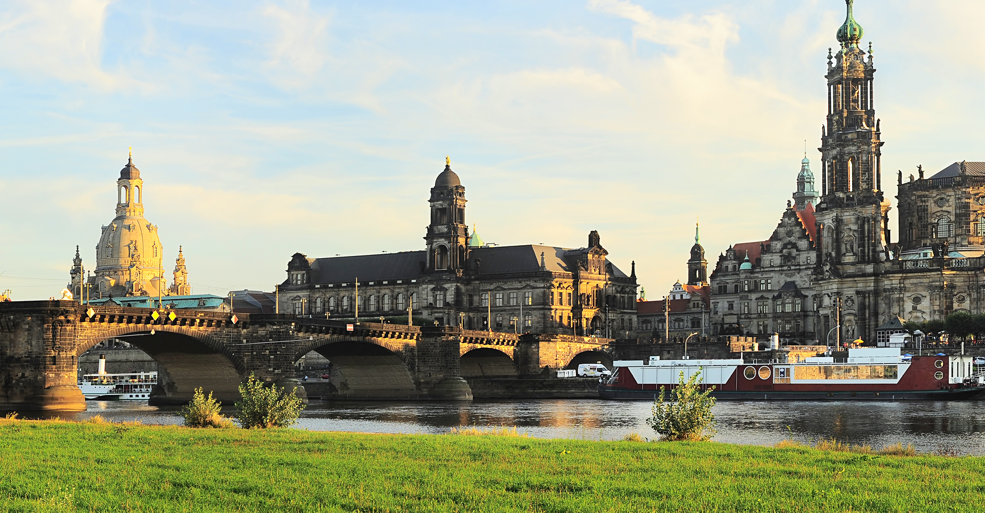 Ein Panoramabild von Dresden in Sachsen